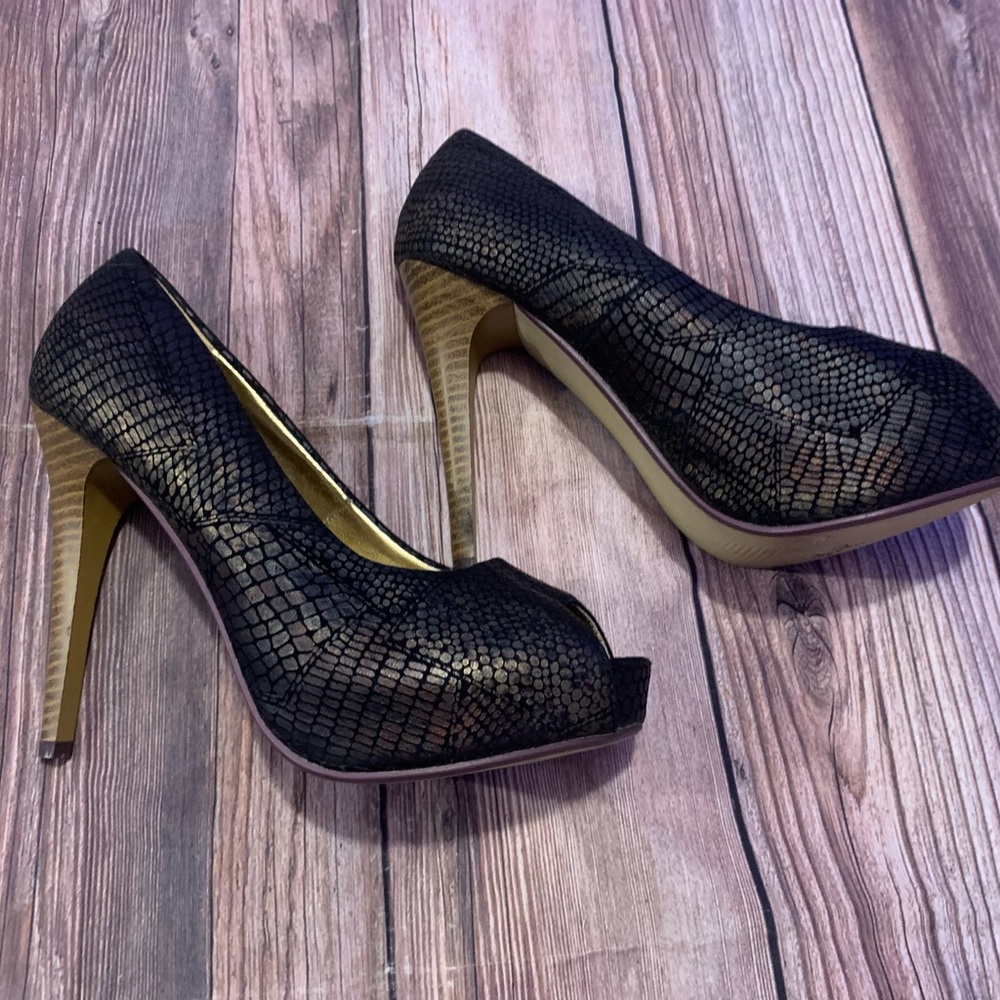 DAMITA K HEELS